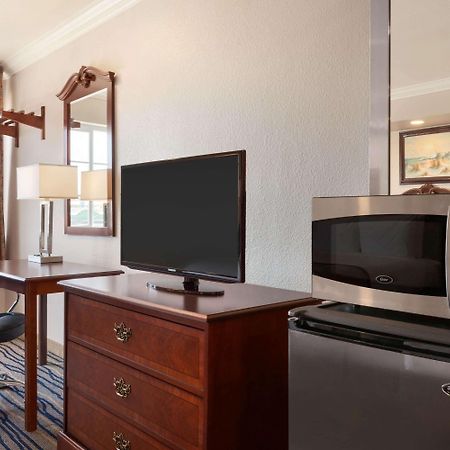 Days Inn By Wyndham Eureka Ca Bagian luar foto