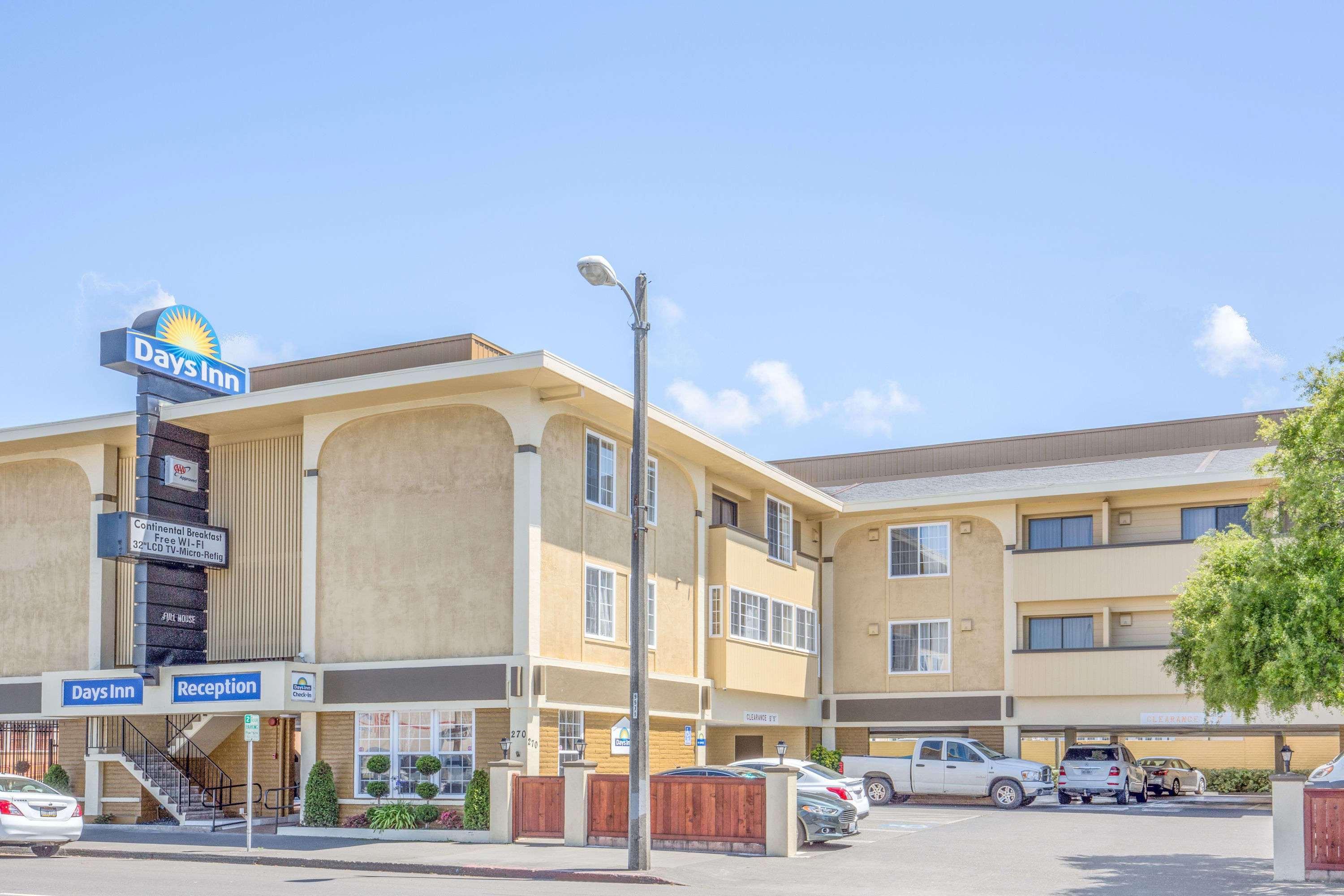 Days Inn By Wyndham Eureka Ca Bagian luar foto