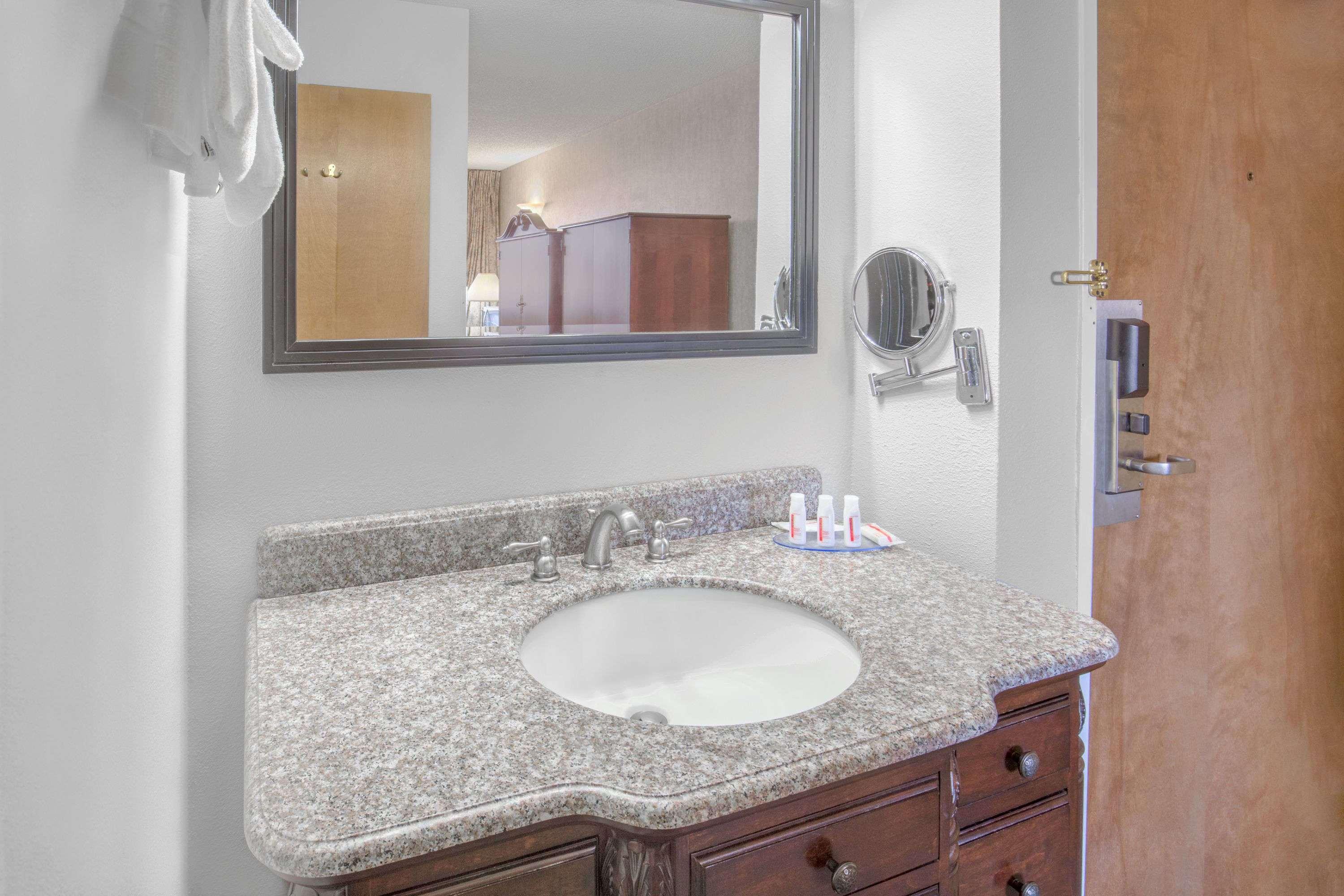 Days Inn By Wyndham Eureka Ca Bagian luar foto